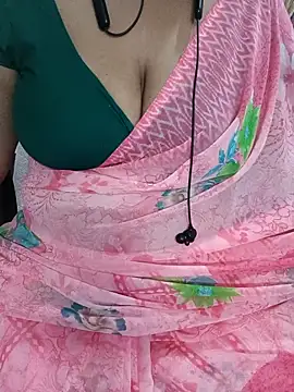 Snapshot of Yours_Radika chatting on 02/19/25, 06:10 Yours Radika online show from 02/19/25, 06:10