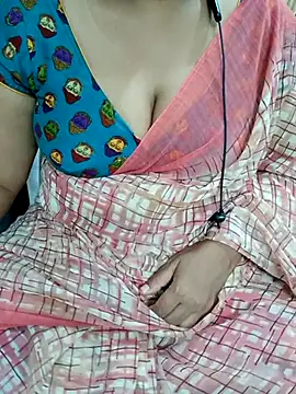 Snapshot of Yours_Radika chatting on 03/02/25, 08:14 Yours Radika online show from 03/02/25, 08:14