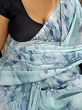 Snapshot of Yours_Radika chatting on 03/01/25, 07:37 Yours Radika online show from 03/01/25, 07:37