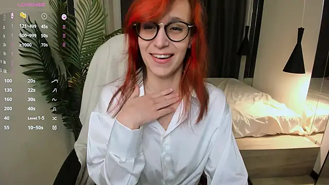 Snapshot of Dora_Marcelli chatting on 10/15/25, 06:54 Dora Marcelli online show from 10/15/25, 06:54