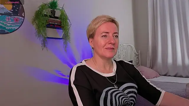 Nika Smit online show from 11/08/25, 05:22