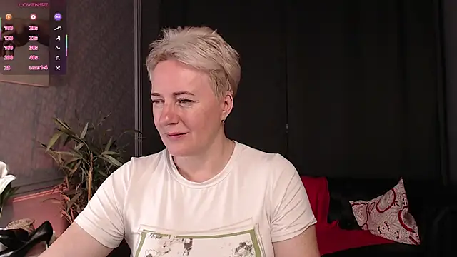 Snapshot of Nika_Smit chatting on 07/10/26, 08:14 Nika Smit online show from 07/10/26, 08:14