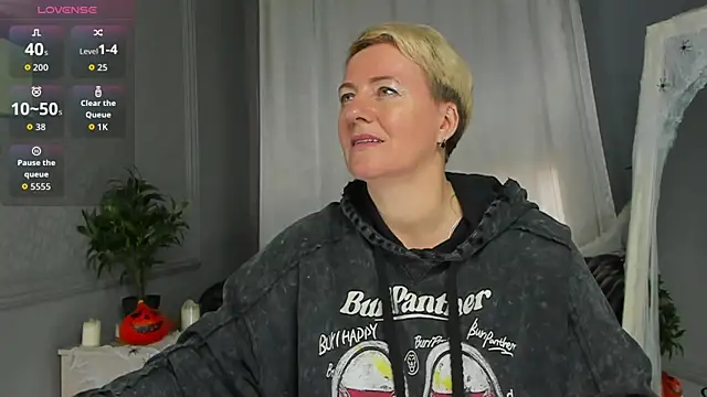 Nika Smit online show from 10/31/25, 10:12