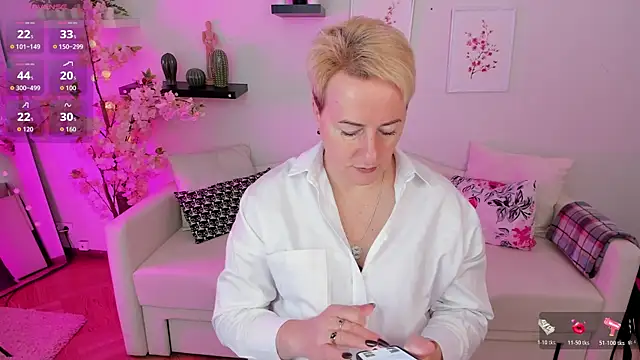 Nika Smit online show from 10/19/25, 05:21