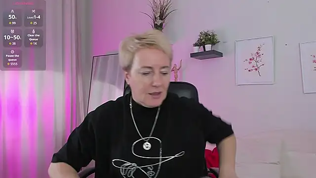 Nika Smit online show from 10/10/25, 10:16