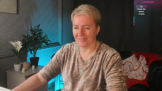 Nika Smit online show from 04/04/26, 05:03