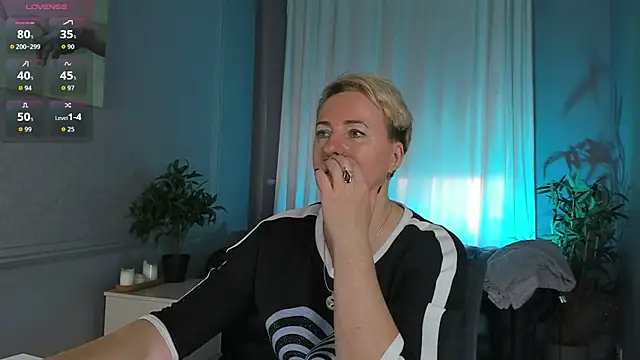 Nika Smit online show from 10/17/25, 09:34