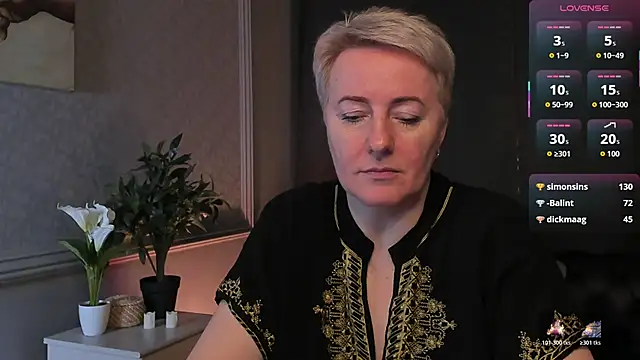 Nika Smit online show from 04/11/26, 07:45