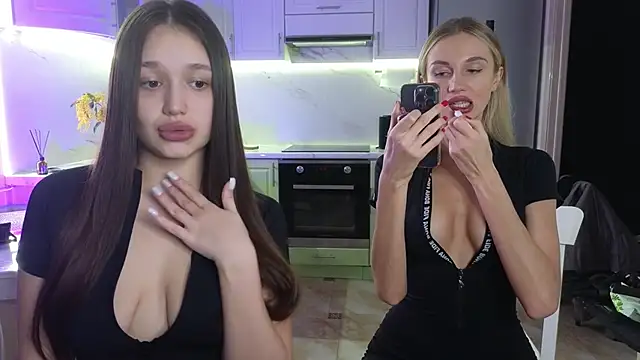 Snapshot of Megan_Kira chatting on 02/24/25, 11:21 Megan Kira online show from 02/24/25, 11:21