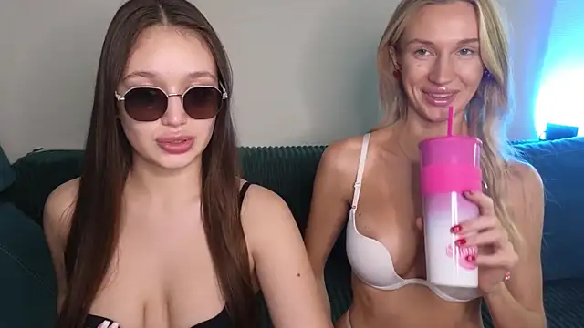 Snapshot of Megan_Kira chatting on 02/22/25, 12:29 Megan Kira online show from 02/22/25, 12:29