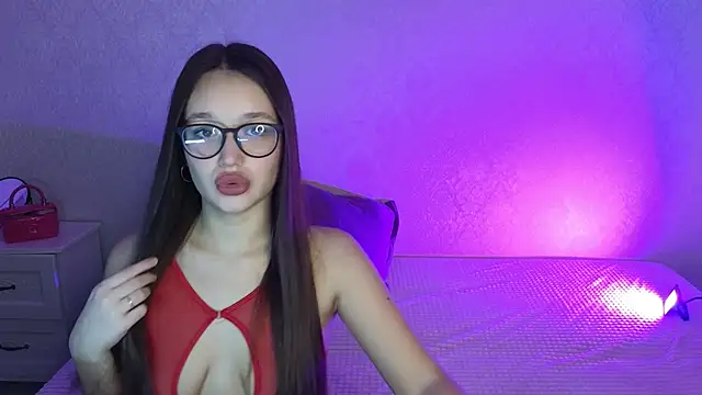 Snapshot of Megan_Kira chatting on 02/14/25, 06:02 Megan Kira online show from 02/14/25, 06:02