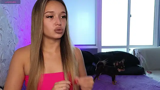 Snapshot of Megan_Kira chatting on 09/15/25, 07:09 Megan Kira online show from 09/15/25, 07:09