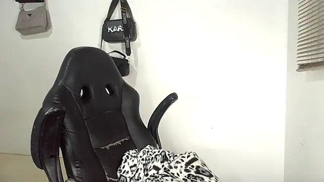 bigcrisblack online show from 10/04/25, 04:03