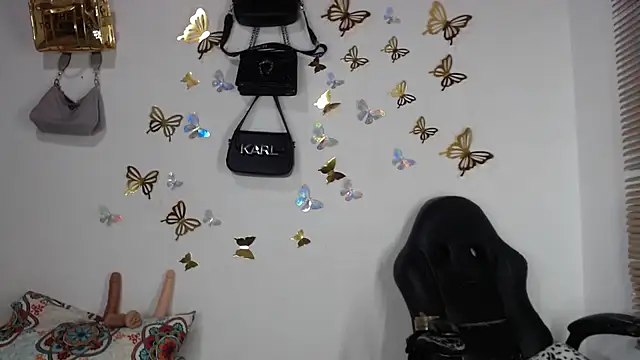 bigcrisblack online show from 10/24/25, 09:19