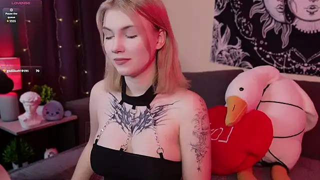 Snapshot of HellenHornny chatting on 02/25/25, 10:04 HellenHornny online show from 02/25/25, 10:04