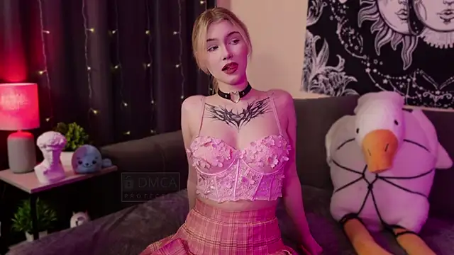 Snapshot of HellenHornny chatting on 02/06/25, 09:22 HellenHornny online show from 02/06/25, 09:22