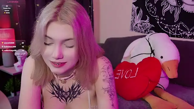 Snapshot of HellenHornny chatting on 02/24/25, 12:26 HellenHornny online show from 02/24/25, 12:26