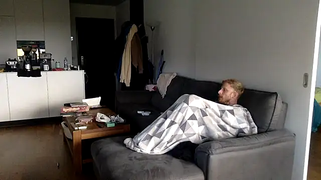 Snapshot of oktober1993 chatting on 10/24/25, 08:24 oktober1993 online show from 10/24/25, 08:24