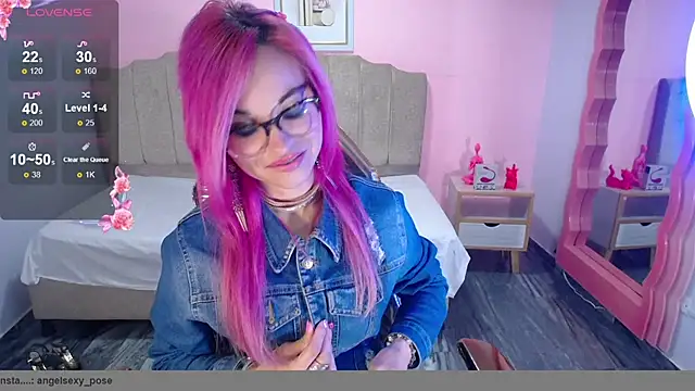 Snapshot of abril_ch_ chatting on 10/13/25, 11:01 abril ch online show from 10/13/25, 11:01