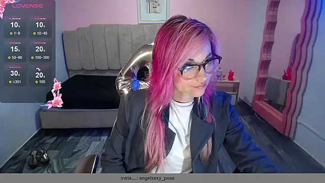 Snapshot of abril_ch_ chatting on 10/28/25, 10:47 abril ch online show from 10/28/25, 10:47