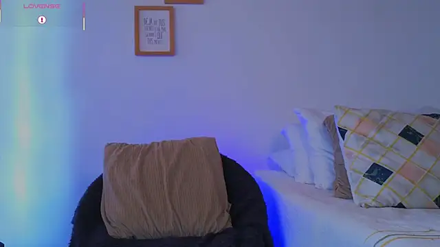 Snapshot of estebandelouis chatting on 02/17/26, 01:41 estebandelouis online show from 02/17/26, 01:41