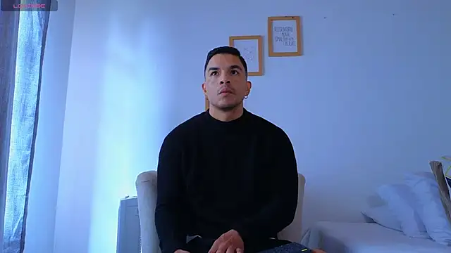 Snapshot of estebandelouis chatting on 02/23/26, 01:23 estebandelouis online show from 02/23/26, 01:23