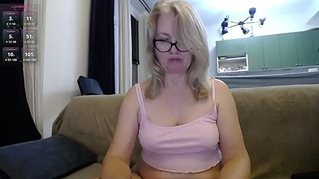 Snapshot of Blond_Woman chatting on 02/09/25, 09:49 Blond Woman online show from 02/09/25, 09:49