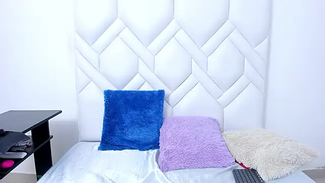 Analia18  online show from 11/14/25, 01:37