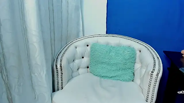 Snapshot of Analia18_ chatting on 03/01/25, 04:00 Analia18 online show from 03/01/25, 04:00