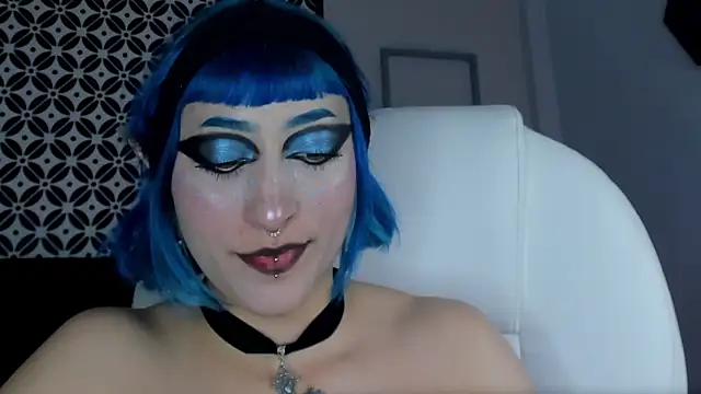 Snapshot of Blue_berry1 chatting on 02/11/25, 11:22 Blue berry1 online show from 02/11/25, 11:22