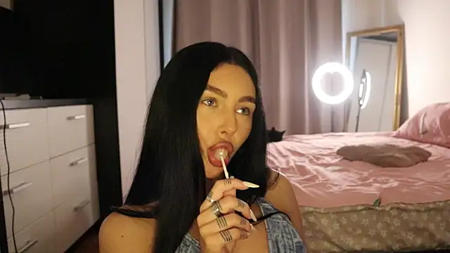 IvyKaelani online show from 04/03/26, 12:00