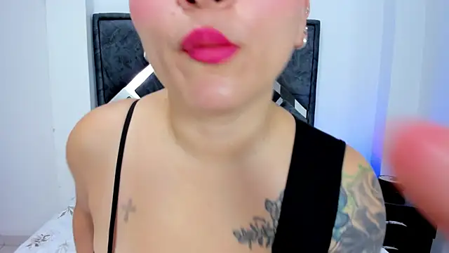 Snapshot of Domina0 chatting on 06/09/26, 12:17 Domina0 online show from 06/09/26, 12:17