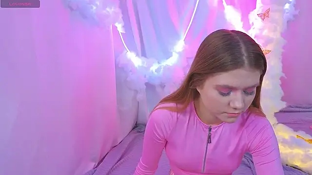 AlisiaSpinnet  online show from 11/04/25, 03:38