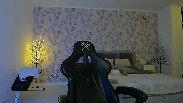 NancyLovee  online show from 12/17/25, 02:44