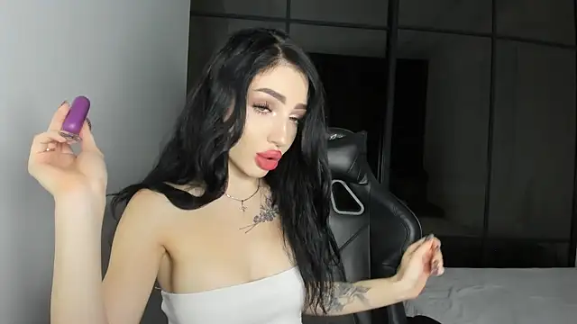 Snapshot of NancyLovee_ chatting on 09/24/25, 01:28 NancyLovee online show from 09/24/25, 01:28