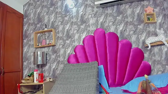 EMMAPARISS online show from 03/17/25, 09:46