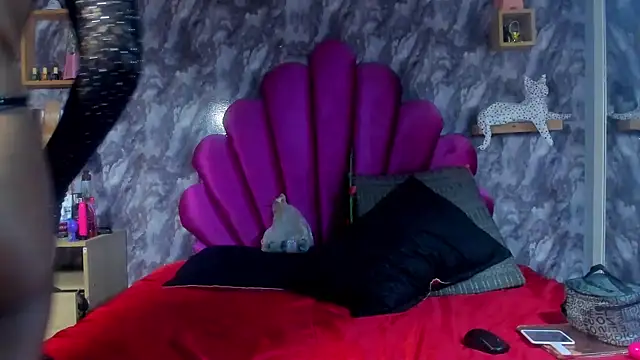 EMMAPARISS online show from 12/21/25, 01:35