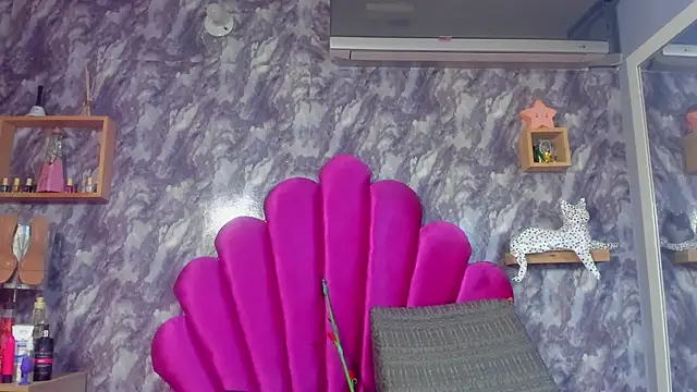 EMMAPARISS online show from 12/19/25, 12:07