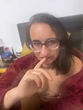 Snapshot of gloria7v05 chatting on 06/18/26, 05:39 gloria7v05 online show from 06/18/26, 05:39