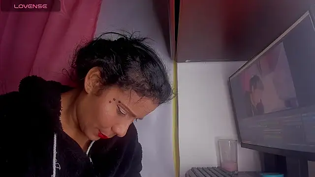 Snapshot of Nenita_Hot_ chatting on 10/17/25, 02:37 Nenita Hot online show from 10/17/25, 02:37