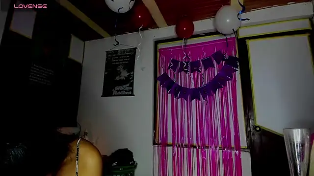 Snapshot of Nenita_Hot_ chatting on 09/25/25, 03:56 Nenita Hot online show from 09/25/25, 03:56