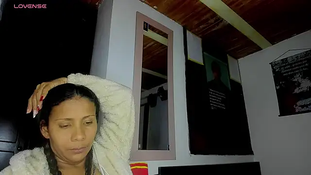 Snapshot of Nenita_Hot_ chatting on 10/02/25, 04:27 Nenita Hot online show from 10/02/25, 04:27