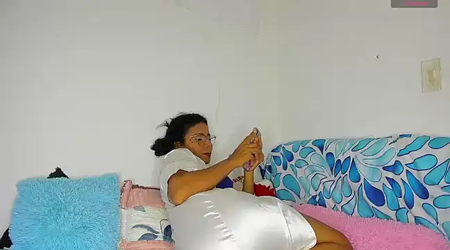 Snapshot of Nenita_Hot_ chatting on 03/14/25, 12:43 Nenita Hot online show from 03/14/25, 12:43