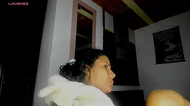 Snapshot of Nenita_Hot_ chatting on 09/30/25, 03:34 Nenita Hot online show from 09/30/25, 03:34