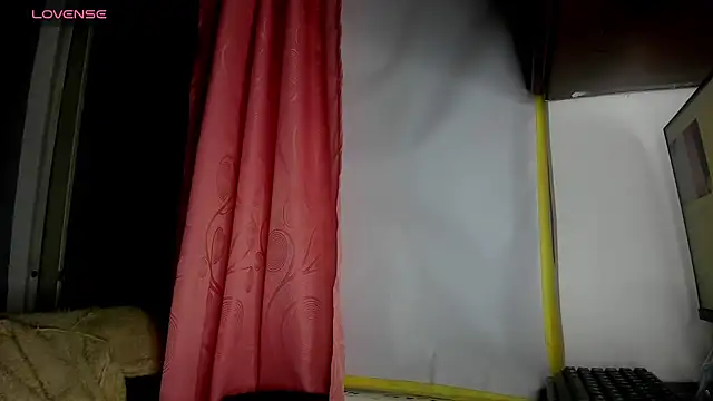 Snapshot of Nenita_Hot_ chatting on 10/15/25, 01:04 Nenita Hot online show from 10/15/25, 01:04