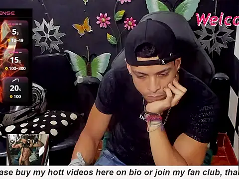Snapshot of MikeRose94 chatting on 10/05/25, 06:09 MikeRose94 online show from 10/05/25, 06:09