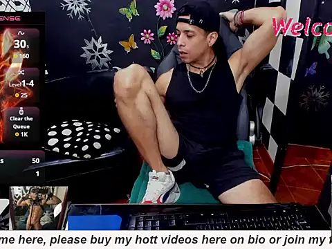 Snapshot of MikeRose94 chatting on 10/08/25, 06:30 MikeRose94 online show from 10/08/25, 06:30