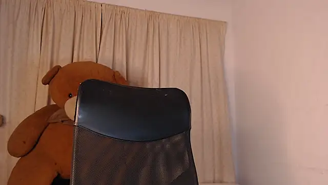 Snapshot of mistressbigcock777 chatting on 01/07/26, 05:12 mistressbigcock777 online show from 01/07/26, 05:12