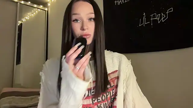 ur molly online show from 11/04/25, 12:42