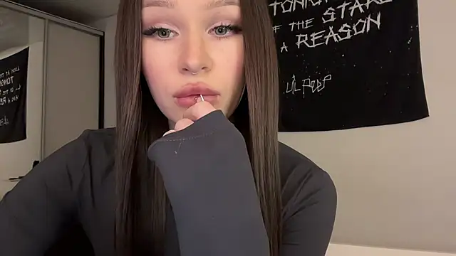 ur molly online show from 12/03/25, 03:00